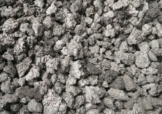 فحم الكوك عالي الكربون ، وفحم الكوك البترولي الأخضر المتأخر كمضاف إضافي